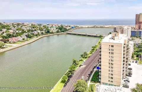 510 Deal Lake Dr #3D, Asbury Park, NJ 07712