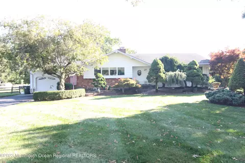 27 Meadowbrook Ln, Freehold, NJ 07728