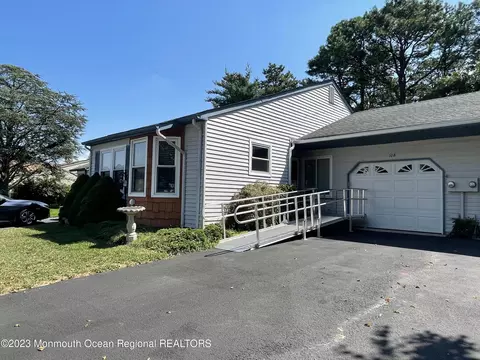 10 Berwick St # B, Whiting, NJ 08759