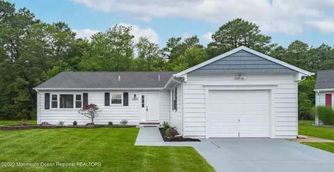 59 Santiago Ct, Toms River, NJ 08757
