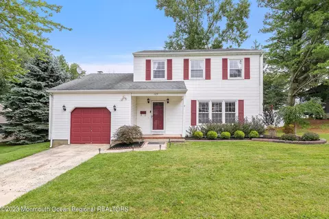 129 11th St, Belford, NJ 07718