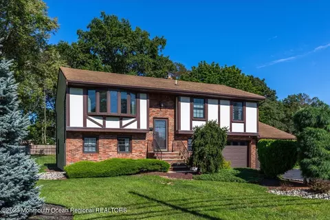 653 Beers St, Hazlet, NJ 07730