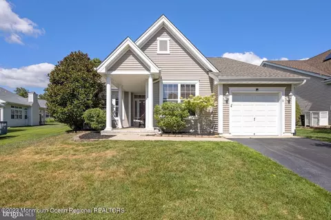 11 Fountain View Dr, Barnegat, NJ 08005