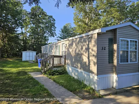 2300 Massachusetts Ave #32, Toms River, NJ 08755