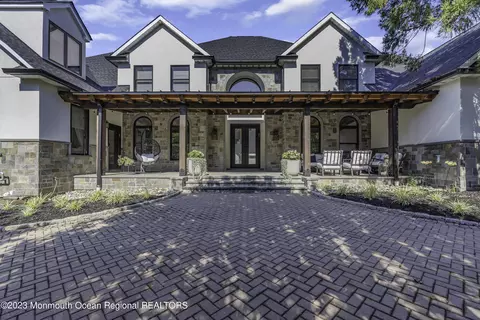 1 Milwin Ct, Allenhurst, NJ 07711