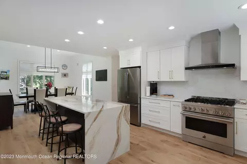 536 Colts Neck Rd, Farmingdale, NJ 07727