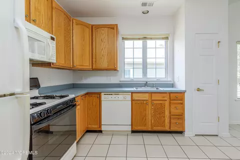 Kitchen - 15 Belmar Blvd, Waretown, NJ 08758 photo 2 of 3