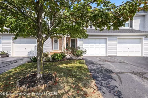 3 Lorenzo Ct, Aberdeen, NJ 07747