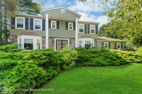 20 Alison Ct, Marlboro, NJ 07746