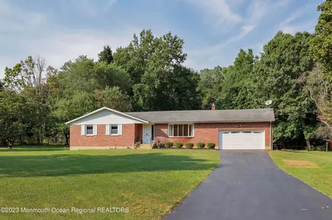 79 Stillwell Rd, Holmdel, NJ 07733