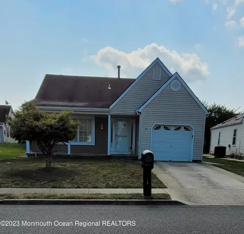 16 Kendal Dr, Toms River, NJ 08757