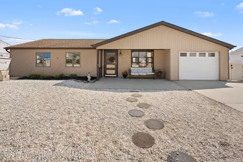 11 Jolly Roger Way, Waretown, NJ 08758