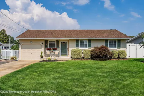 918 Bowsprit Pt, Lanoka Harbor, NJ 08734