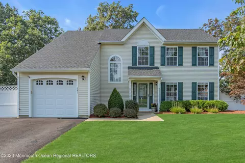 245 Oak Forest Dr, Brick, NJ 08724