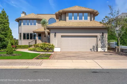 97 Pershing Blvd, Lavallette, NJ 08735