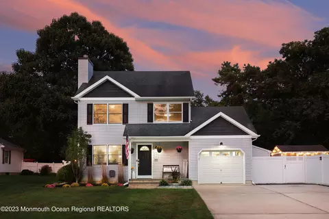325 Dorsey Ln, Bayville, NJ 08721