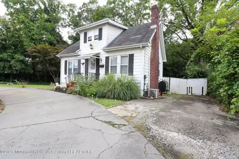 54 Ravine Dr, Matawan, NJ 07747