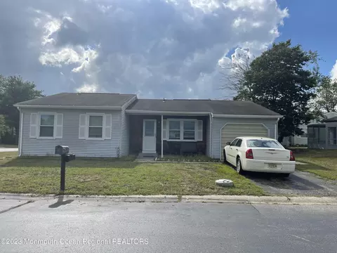 17 Keene St, Manchester, NJ 08759
