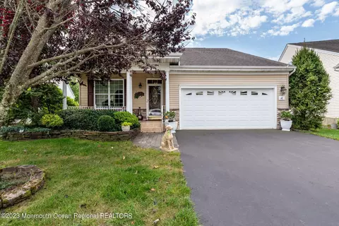 47 Newport St, Barnegat, NJ 08005
