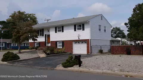 213 Pine Tree Dr, Brick, NJ 08723