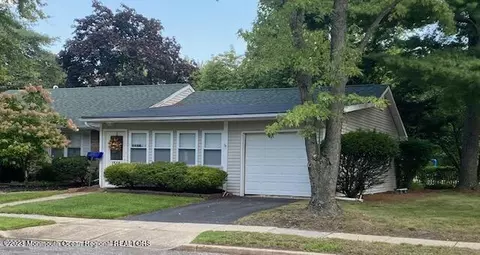 136 Sunflower Dr # B, Lakewood, NJ 08701