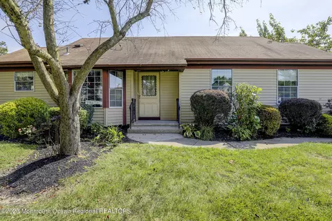 4 Andrew Jackson Ct # D, Monroe, NJ 08831