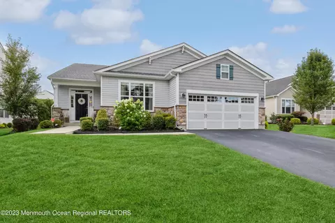 7 Charleston Ct, Little Egg Harbor, NJ 08087