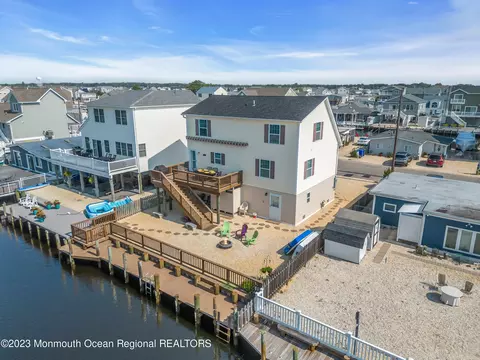 48 Glenn Dr, Beach Haven West, NJ 08050