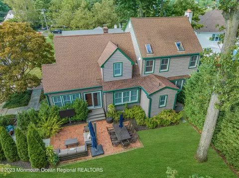 185 Ridgewood Ave, Oakhurst, NJ 07755