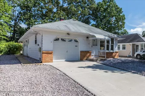 12 Mount Rushmore Dr, Toms River, NJ 08753