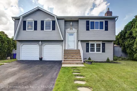 3 Shay Ln, Brick, NJ 08723