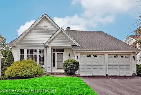3 Candle Lake Ct, Barnegat, NJ 08005
