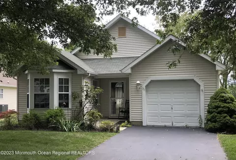 32 Meadows Ln, Whiting, NJ 08759