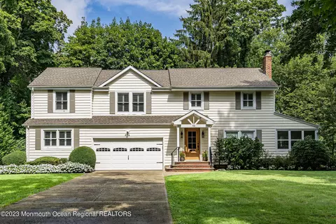 52 Beechwood Dr, Shrewsbury, NJ 07702