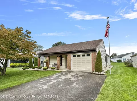 12 Saint Paul Pl, Manchester, NJ 08759