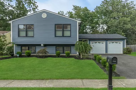 13 James Hollow Ct, Howell, NJ 07731