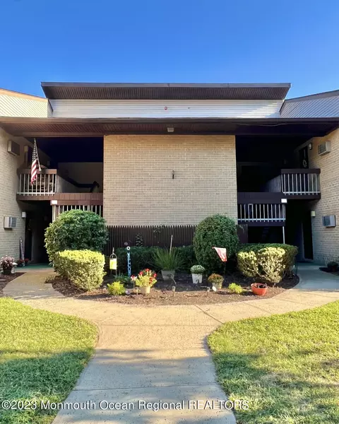 1 Wild Turkey Way #G, Manalapan, NJ 07726