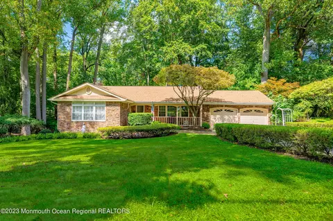 17 Mallard Rd, Middletown, NJ 07748