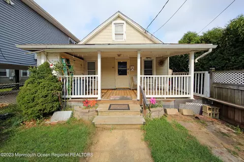 86 Seadrift Ave, Highlands, NJ 07732