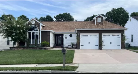 13 Narberth Way, Toms River, NJ 08757