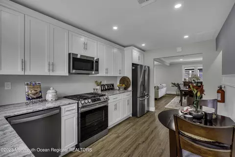 31 Bonaire Dr, Toms River, NJ 08757