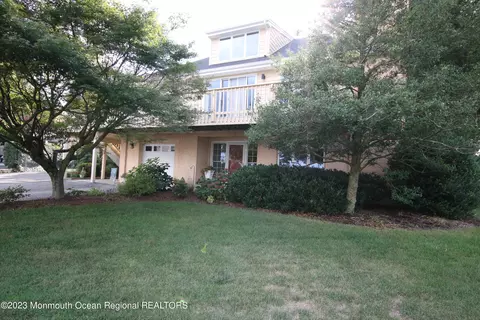 136 Compass Ave, Beachwood, NJ 08722