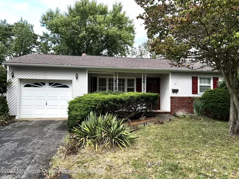 22 Edinburgh Dr, Toms River, NJ 08757