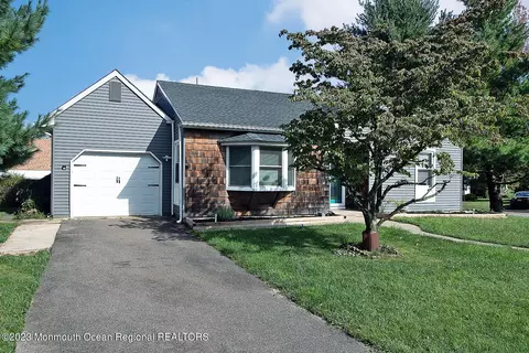 39 Easton Dr, Whiting, NJ 08759