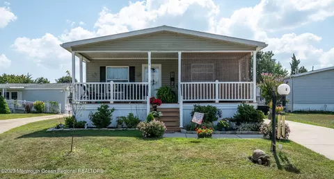 4 Mary Ct, Barnegat, NJ 08005