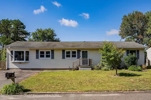528 Michigan Ave, Brick, NJ 08724