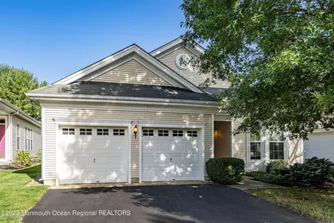 15 Morningside Ct, Lakewood, NJ 08701