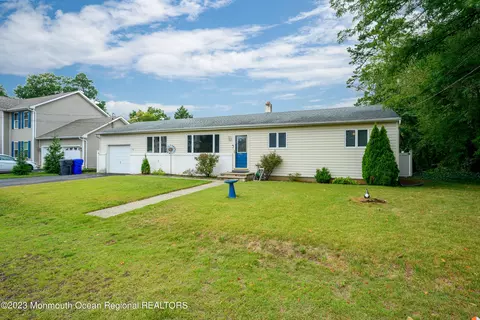 425 Harris Ave, Brick, NJ 08724