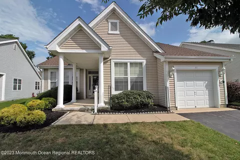 23 Fountain View Dr, Barnegat, NJ 08005