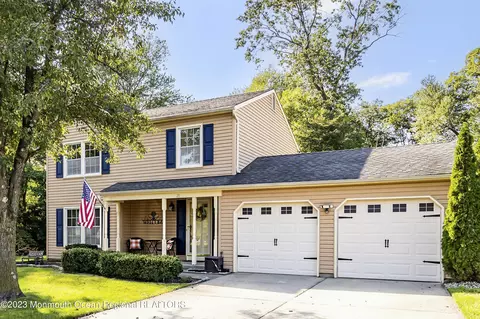 21 Plymouth Dr, Howell, NJ 07731